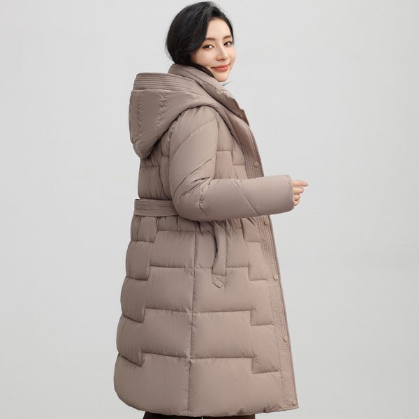 ⁦Women's Winter New Waist Trimming Fashion Mid-length Hooded Below-the-knee Coat⁩ - الصورة ⁦3⁩