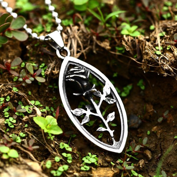 ⁦Hollow Rose Pattern Titanium Steel Pendant Fashion Simple Titanium Steel Men And Women Stainless Steel Accessories⁩ - الصورة ⁦3⁩