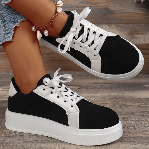⁦New Lace-up Flats Women Walking Sports Skateboard Shoes Retro Fashion Casual Sneakers⁩ - الصورة ⁦4⁩
