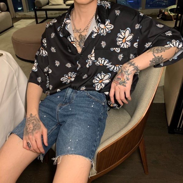 ⁦Little Daisy Short-Sleeved Shirt Men Korean Loose Couple Shirts For Men And Women⁩ - الصورة ⁦3⁩