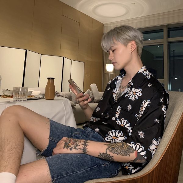 ⁦Little Daisy Short-Sleeved Shirt Men Korean Loose Couple Shirts For Men And Women⁩ - الصورة ⁦5⁩
