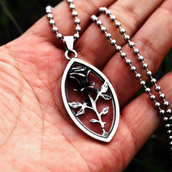 ⁦Hollow Rose Pattern Titanium Steel Pendant Fashion Simple Titanium Steel Men And Women Stainless Steel Accessories⁩ - الصورة ⁦4⁩
