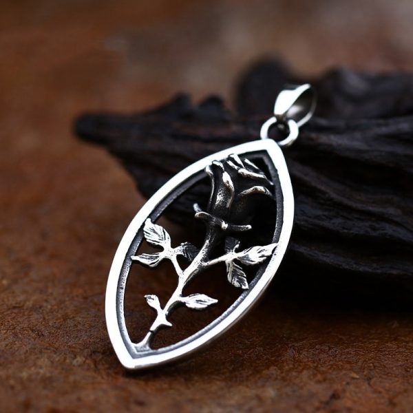 ⁦Hollow Rose Pattern Titanium Steel Pendant Fashion Simple Titanium Steel Men And Women Stainless Steel Accessories⁩ - الصورة ⁦5⁩