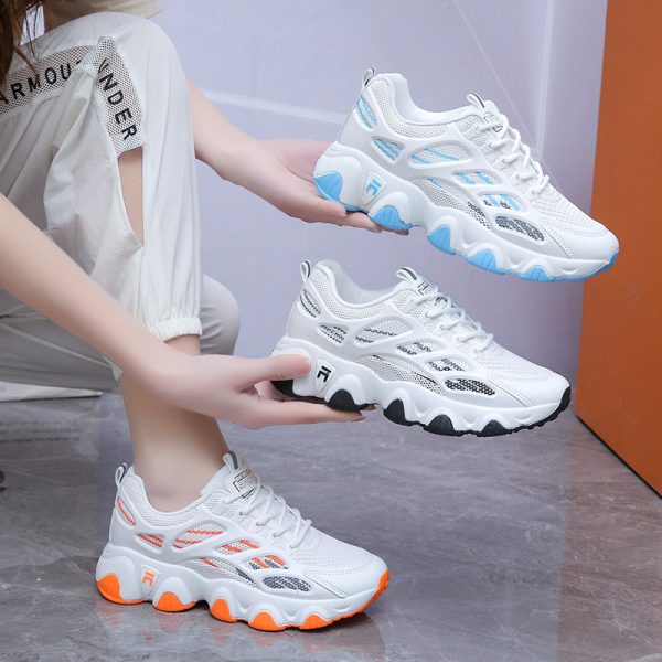⁦Women's Sneakers Lace-up Mesh Running Sports Shoes Wave Sole Flats Shoes⁩ - الصورة ⁦7⁩