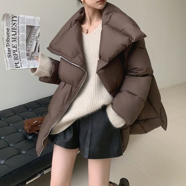 ⁦Women's Brown Lapel Winter Coat⁩ - الصورة ⁦4⁩