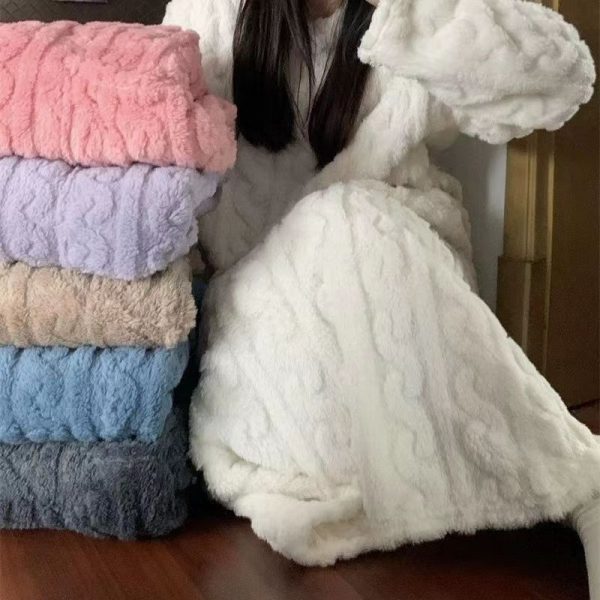 ⁦Winter Coral Fleece Sleepwear Women's Nightgown Long Night Dress Pajamas With Pockets Thickened Jacquard Dress Warm Home Clothes⁩ - الصورة ⁦3⁩