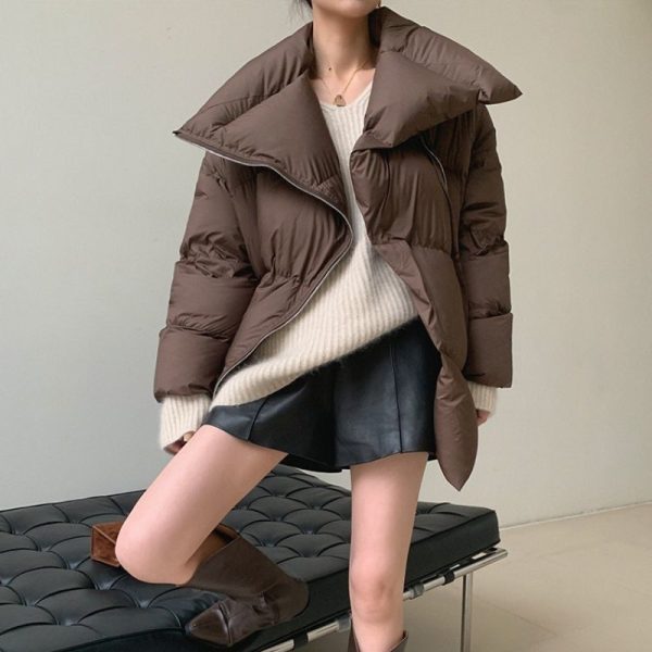 ⁦Women's Brown Lapel Winter Coat⁩ - الصورة ⁦3⁩