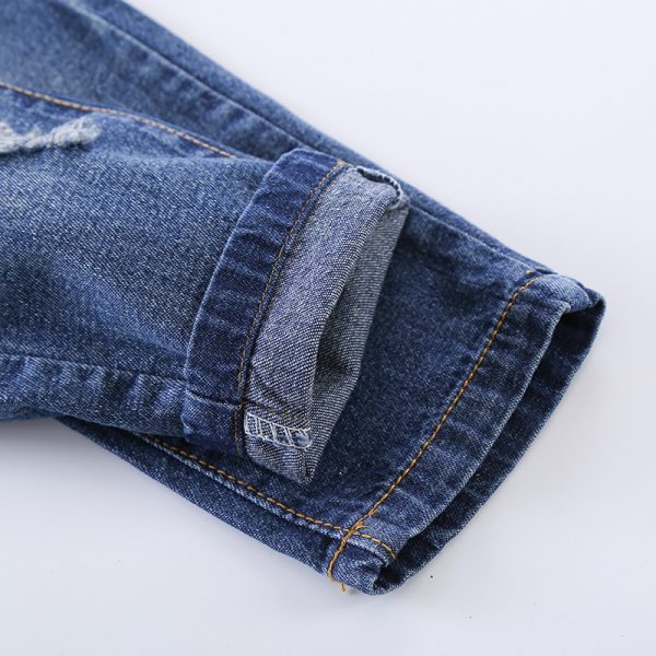 ⁦Ripped children's jeans⁩ - الصورة ⁦5⁩