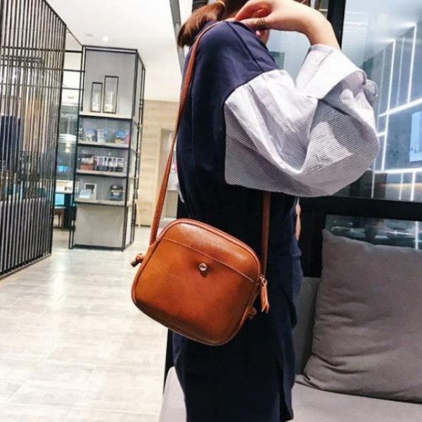⁦Women's fashion messenger bag⁩ - الصورة ⁦3⁩