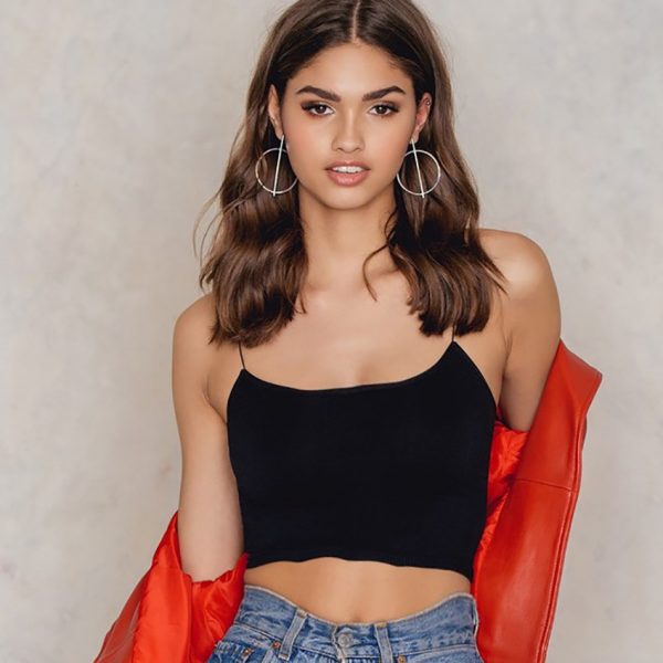 ⁦Summer Sexy Female Crop Tops Cotton Women Sleeveless Straps Tank Top Solid Fitness Lady Camis Casual White Black Top W1⁩ - الصورة ⁦4⁩