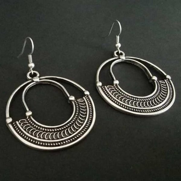 ⁦Geometric Round Hollow Antique Silver Earrings European And American Personalized Trending Earrings⁩ - الصورة ⁦2⁩