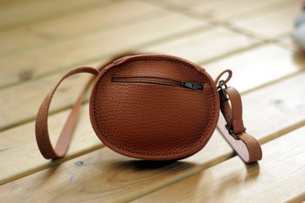 ⁦Boys and Girls Hundred Matching Accessories Messenger Bag⁩ - الصورة ⁦2⁩