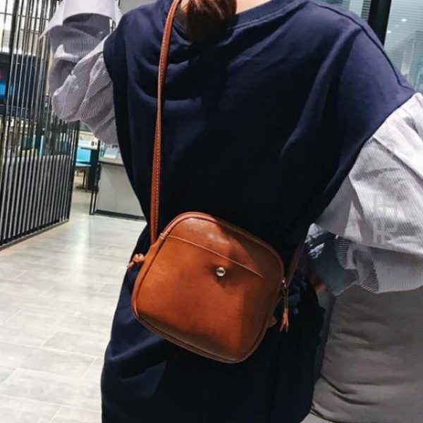 ⁦Women's fashion messenger bag⁩ - الصورة ⁦2⁩