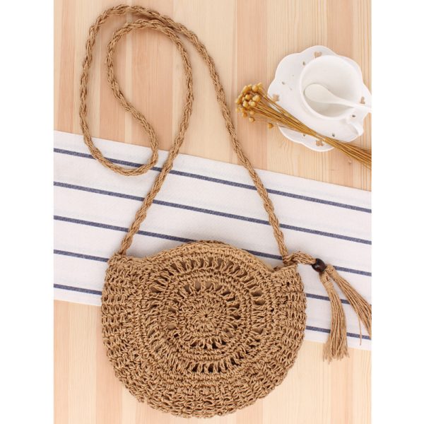 ⁦Women's Hand Crocheted Round Straw Tassel Crossbody Woven Bag⁩ - الصورة ⁦6⁩