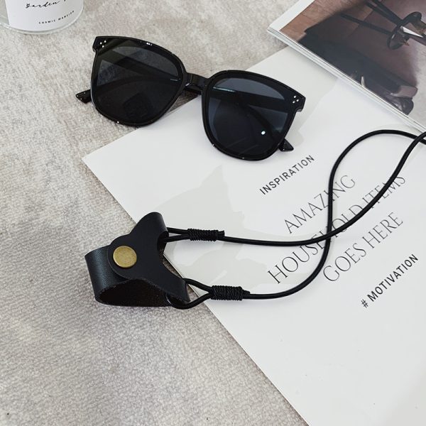 ⁦Sunglasses lanyard glasses hanging neck leather glasses leather clip⁩ - الصورة ⁦3⁩