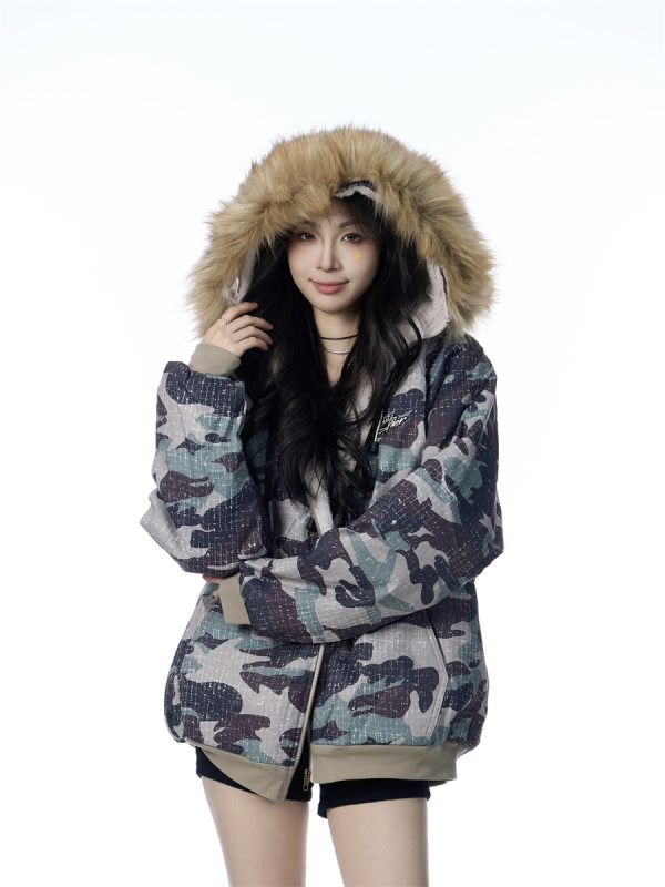 ⁦American Vintage Army Green Camouflage Fur Collar Hood Jacket⁩ - الصورة ⁦2⁩