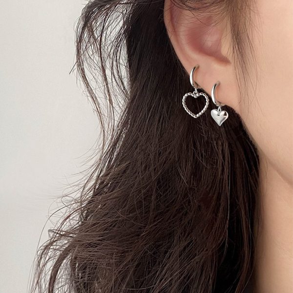 ⁦Fashion Trending Hollow Asymmetric Love Heart Earrings⁩ - الصورة ⁦6⁩