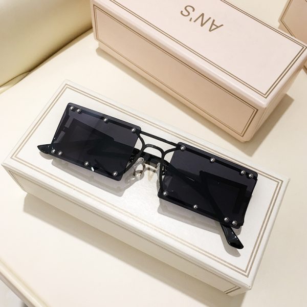 ⁦Sunglasses Photo With Chain⁩ - الصورة ⁦4⁩