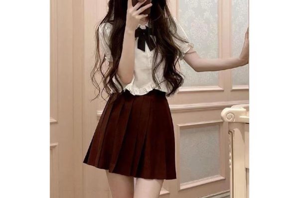 ⁦Women's Summer College Style Puff Sleeve White Short Sleeve Shirt⁩ - الصورة ⁦10⁩
