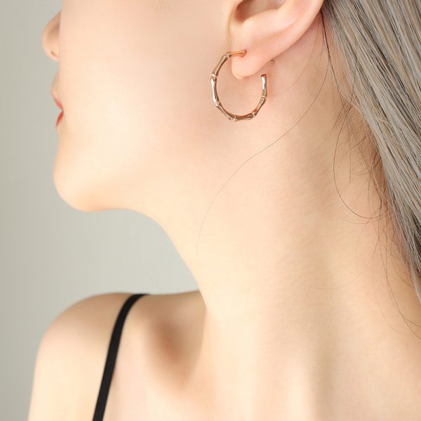 ⁦All-match Bone Joint Titanium Steel 18K Gold Plating C- Shaped Trending Earrings⁩ - الصورة ⁦7⁩