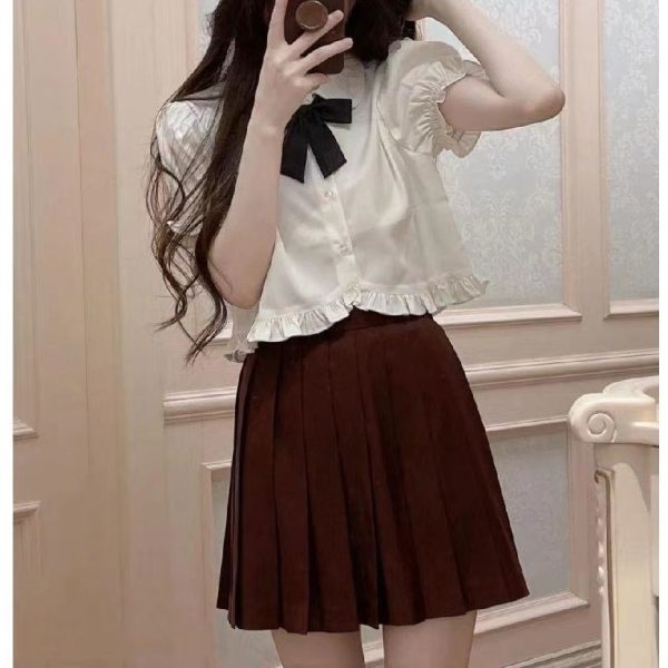 ⁦Women's Summer College Style Puff Sleeve White Short Sleeve Shirt⁩ - الصورة ⁦3⁩