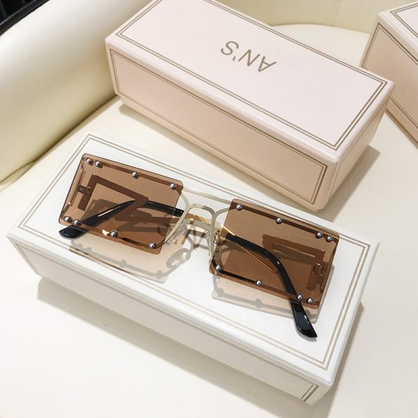 ⁦Sunglasses Photo With Chain⁩ - الصورة ⁦3⁩