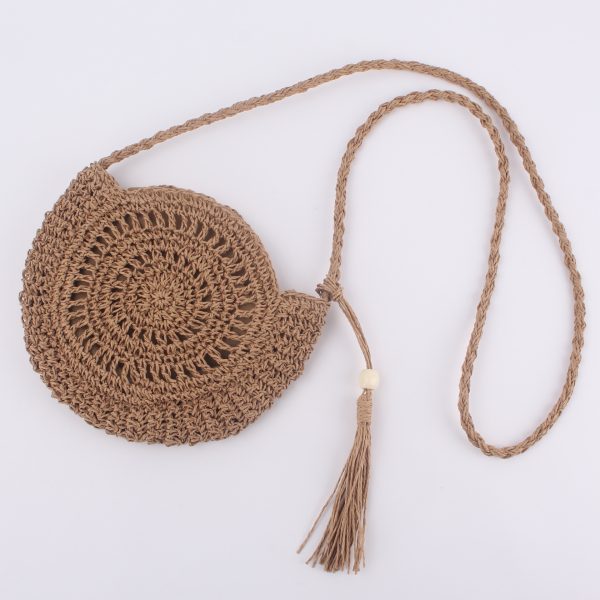 ⁦Women's Hand Crocheted Round Straw Tassel Crossbody Woven Bag⁩ - الصورة ⁦5⁩