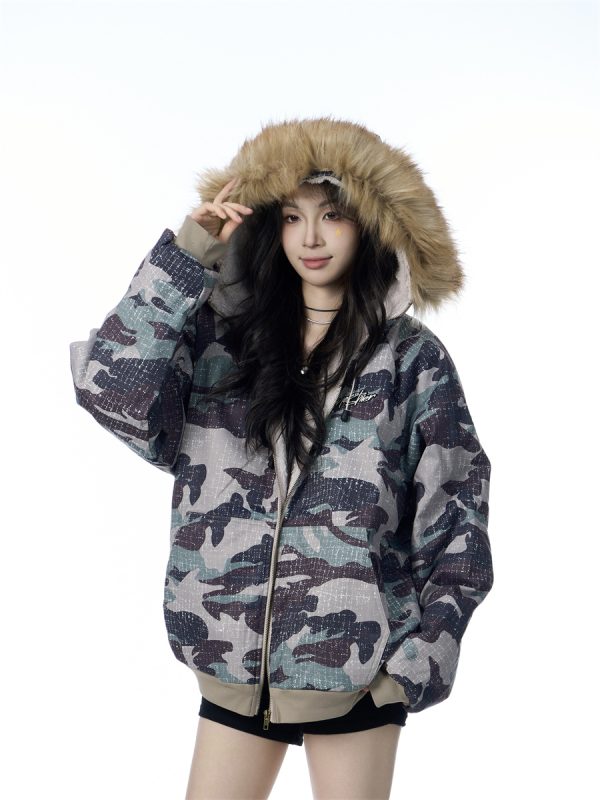 ⁦American Vintage Army Green Camouflage Fur Collar Hood Jacket⁩ - الصورة ⁦3⁩