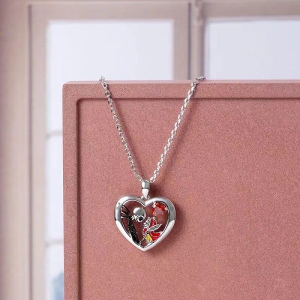 ⁦Halloween Heart-shaped Skull Necklace With Rhinestones Couple Love Clavicle Necklace Men And Women Jewelry Accessories⁩ - الصورة ⁦3⁩