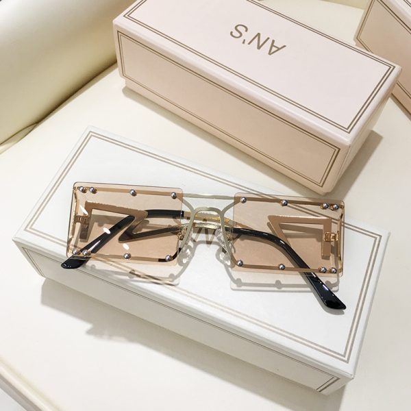⁦Sunglasses Photo With Chain⁩ - الصورة ⁦2⁩