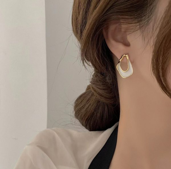 ⁦Twisted Simple Fashion Exquisite Korean New Fashion Trending Earrings⁩ - الصورة ⁦5⁩