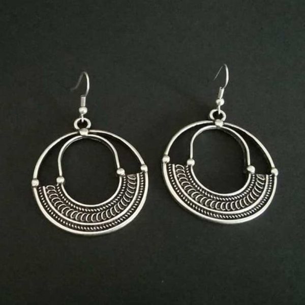 ⁦Geometric Round Hollow Antique Silver Earrings European And American Personalized Trending Earrings⁩ - الصورة ⁦3⁩