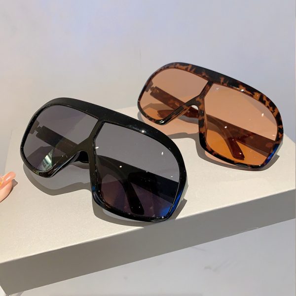 ⁦Women's European And American Fashion Sunglasses⁩ - الصورة ⁦2⁩