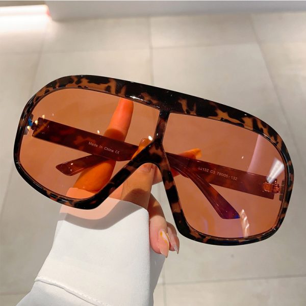 ⁦Women's European And American Fashion Sunglasses⁩ - الصورة ⁦3⁩