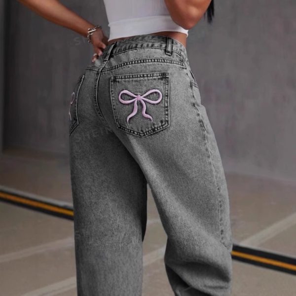 ⁦Vintage Bow Embroidered Washed Jeans For Women Straight Loose Trousers⁩ - الصورة ⁦3⁩