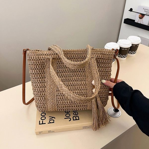 ⁦New Women's Portable Shoulder Crossbody Straw Bag Large Capacity⁩ - الصورة ⁦4⁩