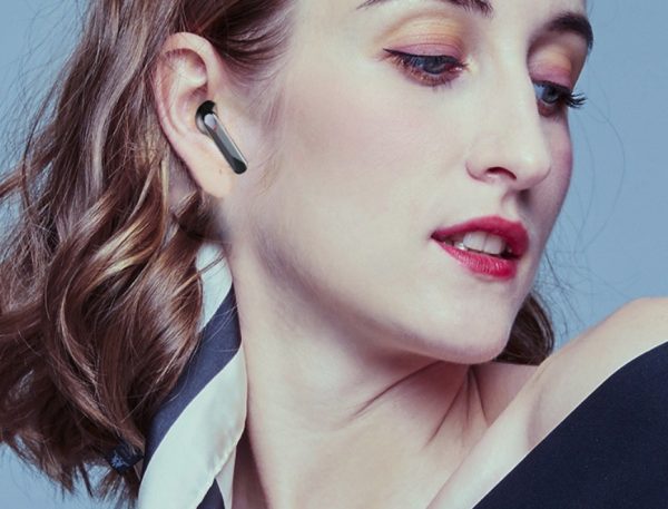 ⁦The New Bluetooth Black Tech E-sports Headset⁩ - الصورة ⁦5⁩