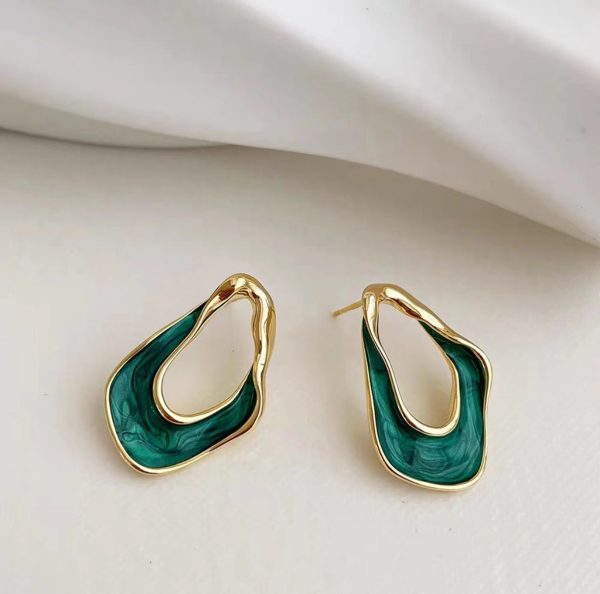 ⁦Twisted Simple Fashion Exquisite Korean New Fashion Trending Earrings⁩ - الصورة ⁦2⁩