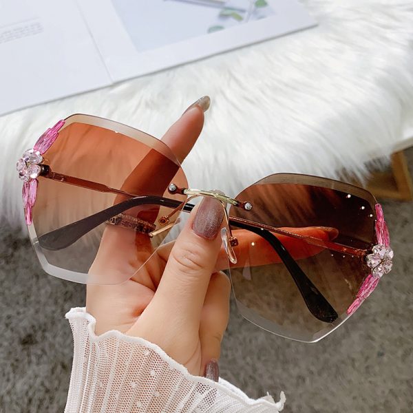 ⁦Sunglasses Female Rhinestone To Make Big Face Thin-looked UV Protection Sun Glasses⁩ - الصورة ⁦3⁩