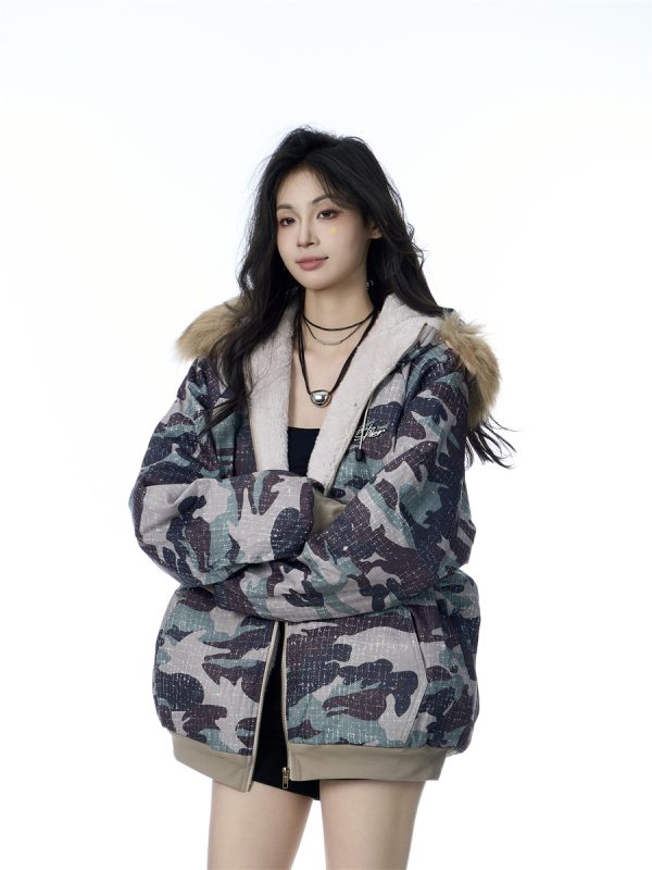 ⁦American Vintage Army Green Camouflage Fur Collar Hood Jacket⁩ - الصورة ⁦4⁩