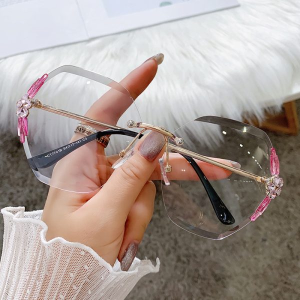 ⁦Sunglasses Female Rhinestone To Make Big Face Thin-looked UV Protection Sun Glasses⁩ - الصورة ⁦4⁩