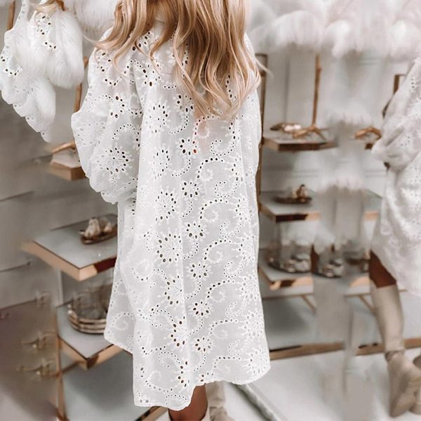 ⁦Women's Floral Eyelet Embroidery Collared Half Sleeve Blouses Button Down Casual Shirts⁩ - الصورة ⁦6⁩