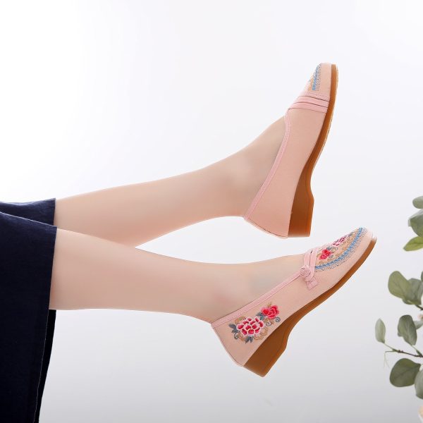 ⁦Vintage Embroidery Hanfu Shoes Embroidered Cloth Shoes⁩ - الصورة ⁦5⁩