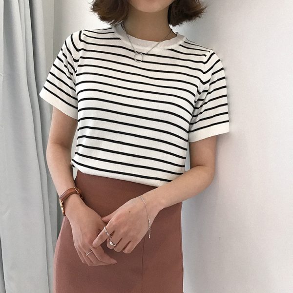⁦Striped knitwear with short sleeves⁩ - الصورة ⁦2⁩