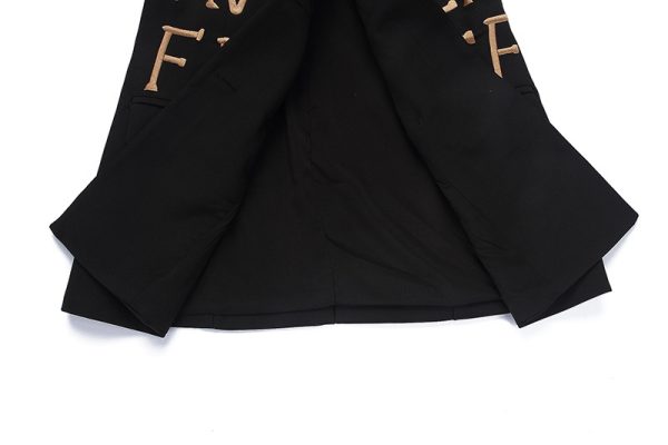 ⁦Women Black Slim-Fit Embroidered Lettering Blazer⁩ - الصورة ⁦4⁩