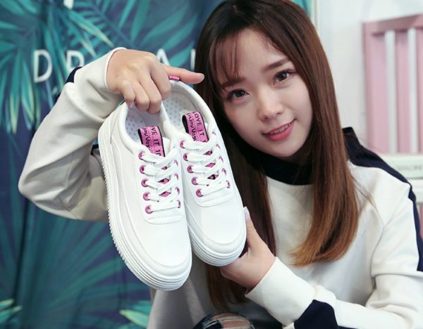 ⁦Breathable women Sneaker student casual canvas shoes⁩ - الصورة ⁦2⁩