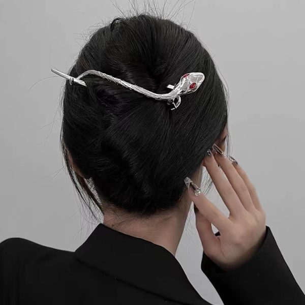 ⁦Women's Fashion Personality Snake Hair Accessories⁩ - الصورة ⁦3⁩