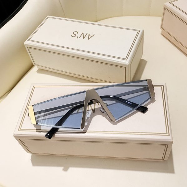 ⁦Super Cool Triangle Sunglasses Men And Women Trendy Hip Hop⁩ - الصورة ⁦3⁩