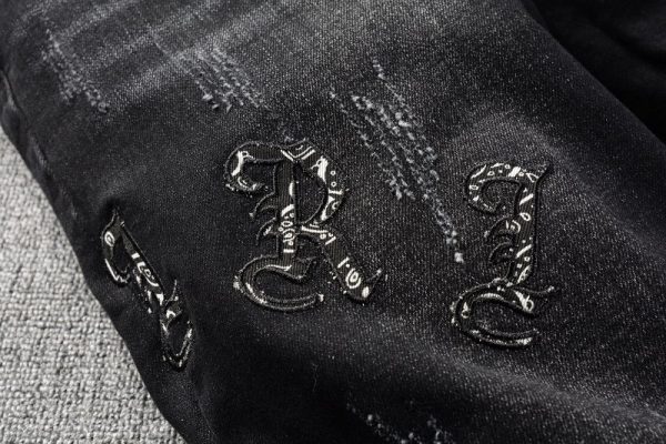 ⁦Black Cashew Flower Printed Patch Torn Jeans For Men⁩ - الصورة ⁦7⁩