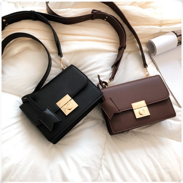 ⁦Women's lock shoulder bag⁩ - الصورة ⁦3⁩